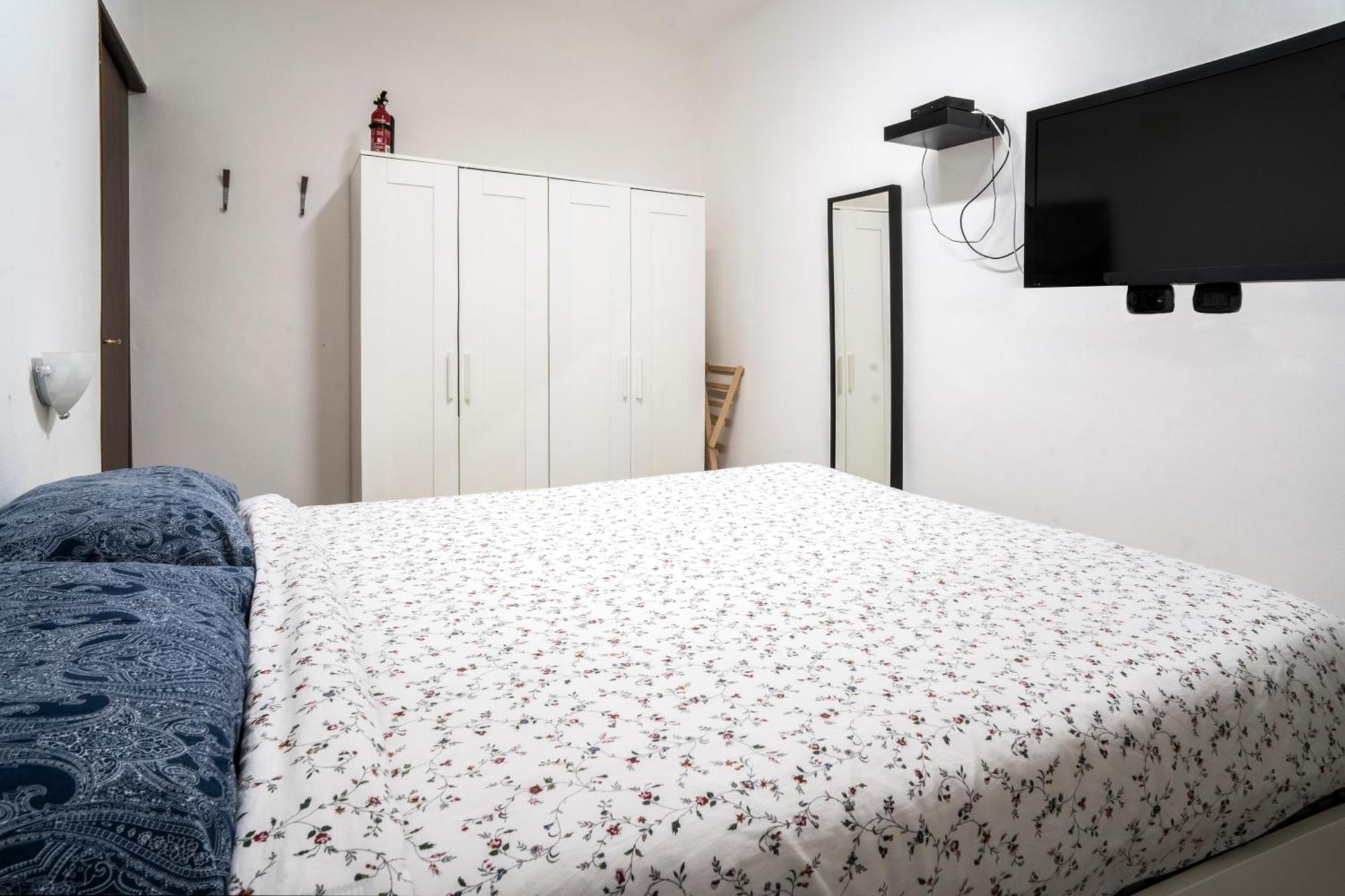 Houseingenoacenter Parking Lejlighed Eksteriør billede